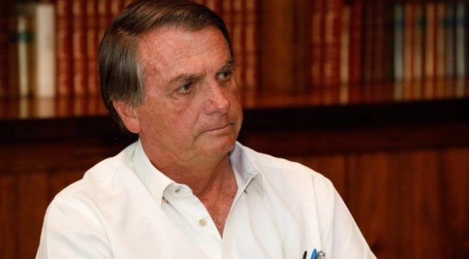 Bolsonaro critica vacinação de crianças e diz que filha não será vacinada