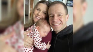 Tiago Leifert e esposa revelam que filha de 1 ano está com câncer nos olhos