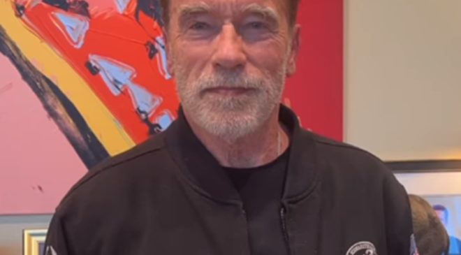 Arnold Schwarzenegger se envolve em acidente de carro em Los Angeles e mulher fica gravemente ferida