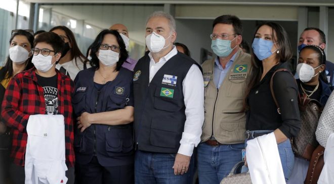 Queiroga, Roma e Damares voltam à Bahia e trazem 23 médicos