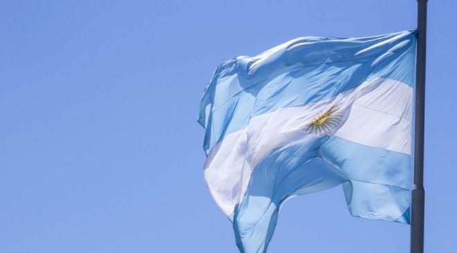 Brasileiros vacinados não vão precisar de teste de Covid para entrar na Argentina