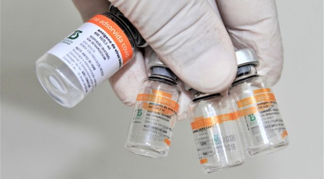 Pesquisa mostra que a Coronavac é  eficaz, em 99,9% dos casos graves de covid-19