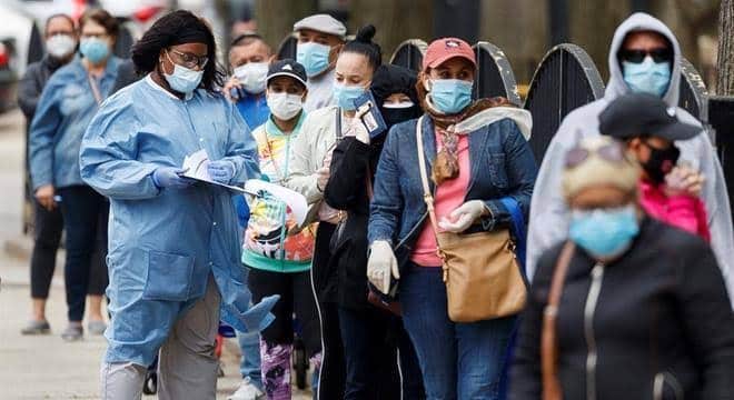 Estados retomam restrições a eventos e comércios devido à Covid
