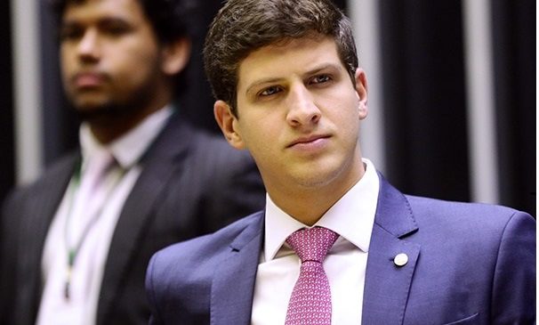 Prefeito de Recife e namorada estão infectados com coronavírus
