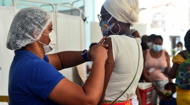 Confira a programação da vacinação da gripe e Covid-19 nesta quinta (13)