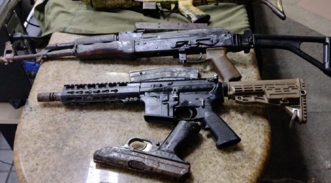 Arsenal perigoso com Fuzis, submetralhadora e pistola são apreendidos em Salvador