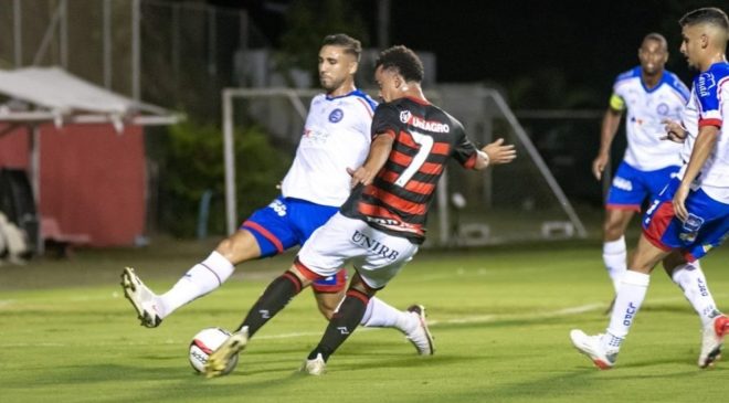 Vitória e Bahia empatam no clássico pelo Baianão num jogo equilibrado