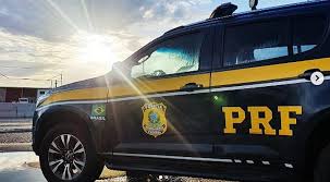Em Feira PRF prende 3 suspeitos de roubo após vítimas se jogarem de carro em movimento na BR-324