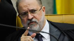 Aras pede arquivamento de investigação de Bolsonaro no caso Covaxin