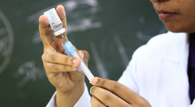 Vacinação contra Covid-19 segue nesta terça (29) com estratégia Liberou Geral