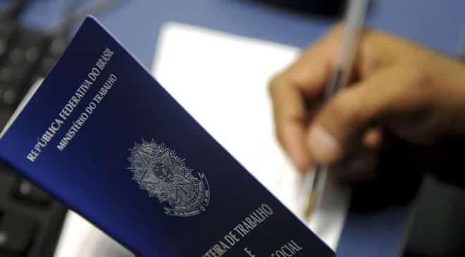 Caged: Brasil cria 328 mil empregos com carteira assinada em fevereiro