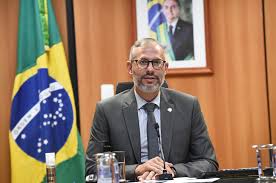 Limite de recursos para universidades é temporário, diz ministro
