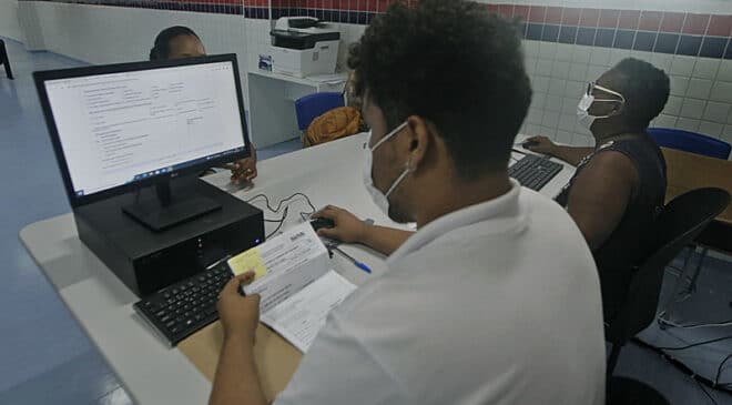 Matrícula on-line nesta terça-feira (23 e 24) é para qualquer série do Ensino Médio, Educação Profissional e EJA