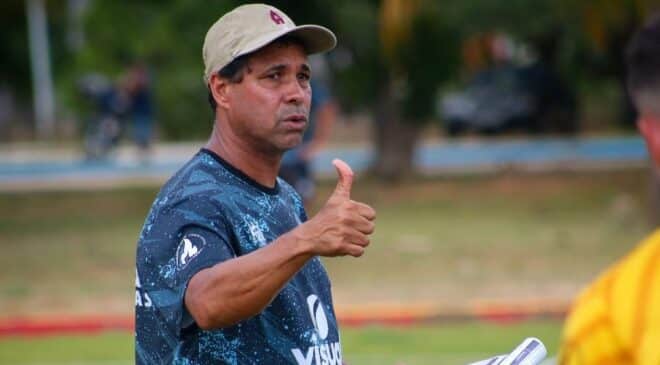 Rodrigo Chagas tenta recuperação da Juazeirense contra o desesperado Vitória,  nesta qurta no Adauto Moraes