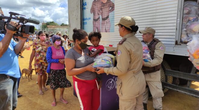 PM arrecada donativos para vítimas da chuva na Bahia