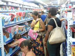 Inflação sobe 0,84% em fevereiro, pressionada pelas mensalidades escolares