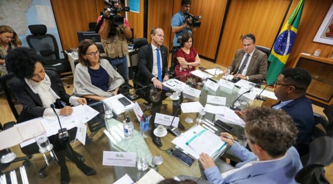 Governo estuda criar disque denúncia contra violência nas escolas