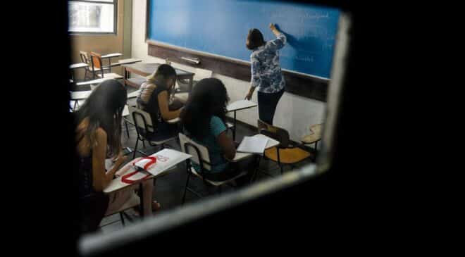 Pesquisa mostra por que brasileiros deixam escola