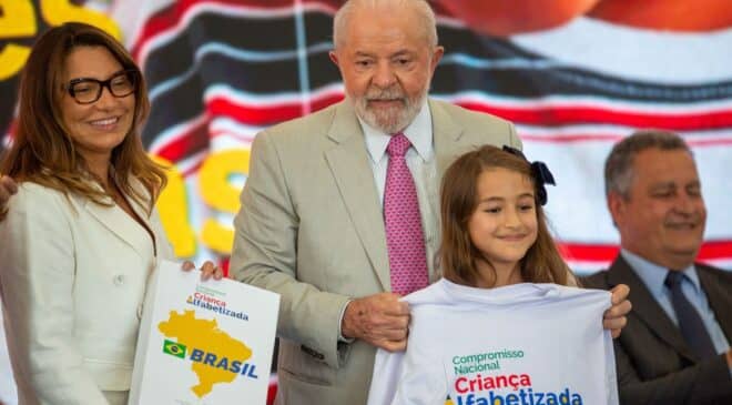 Lula diz que Estado falhou miseravelmente na alfabetização de crianças