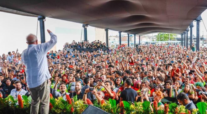 Educação é a base fundamental para o crescimento de um país, diz Lula