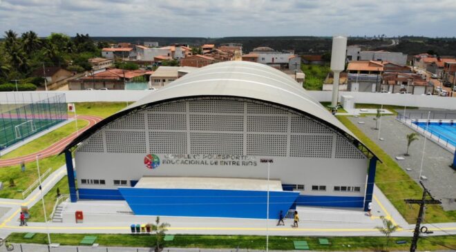 Entre Rios ganha novo complexo poliesportivo e ampliação de colégio de tempo integral; governador realizou entregas neste sábado (30)