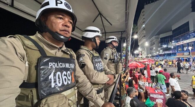 Polícia Militar inicia o recolhimento de documentos perdidos por foliões nos circuitos do Carnaval