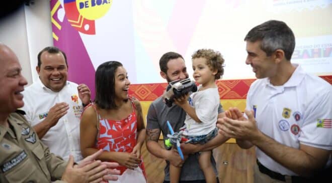 Turista brasiliense registra agradecimento à PMBA e ganha homenagem
