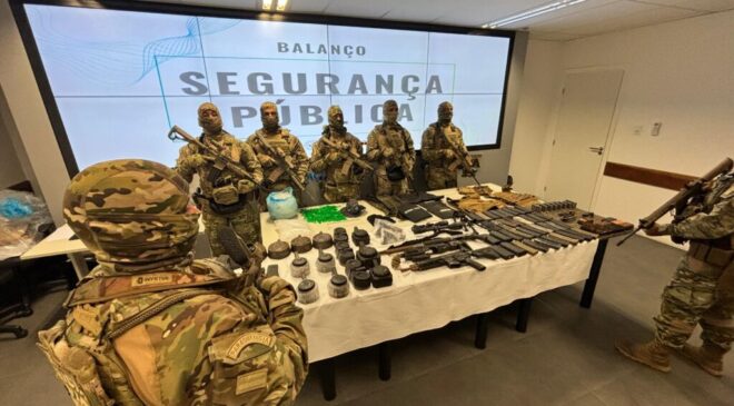 35 líderes de facções e 19 fuzis são localizados em cerco fechado contra traficantes