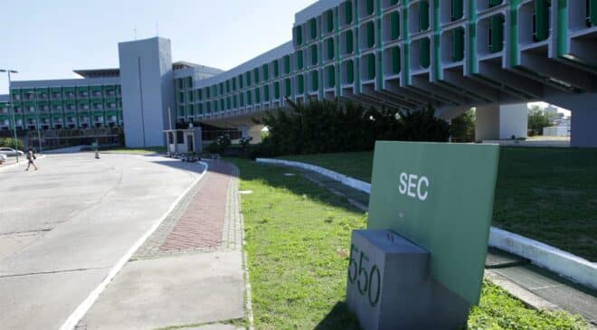 SEC faz articulação com MEC para apoio à comunidade escolar de Heliópolis