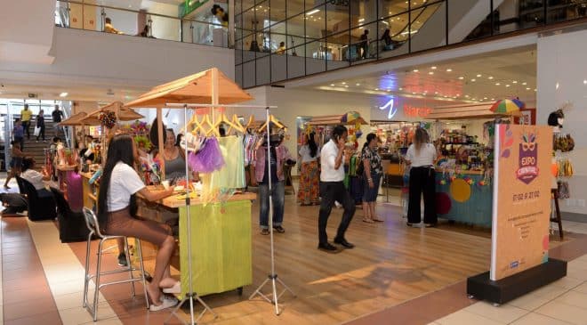 Expo Carnaval evento reúne seis estandes repletos de acessórios e fantasias artesanais