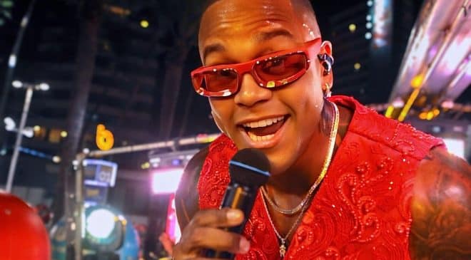 Carnaval de Salvador: Léo Santana comanda os foliões no tradicional Pipoco