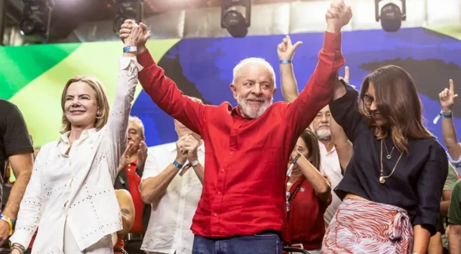 Lula pede defesa da democracia, em evento dos 45 anos do PT