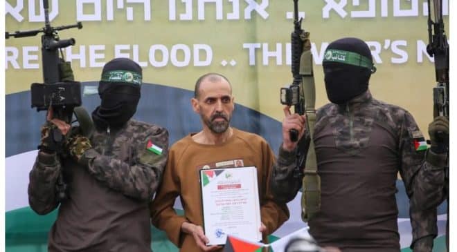 Hamas solta 3 reféns; Israel liberta 369 palestinos