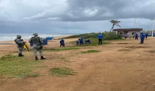 Embasa combate a ligações clandestinas em barracas de praia da Boca do Rio e Itapuã