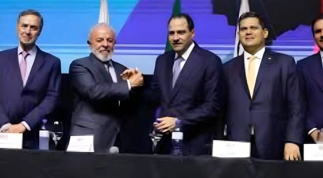 Lula defende regulação para combate às “oligarquias digitais”