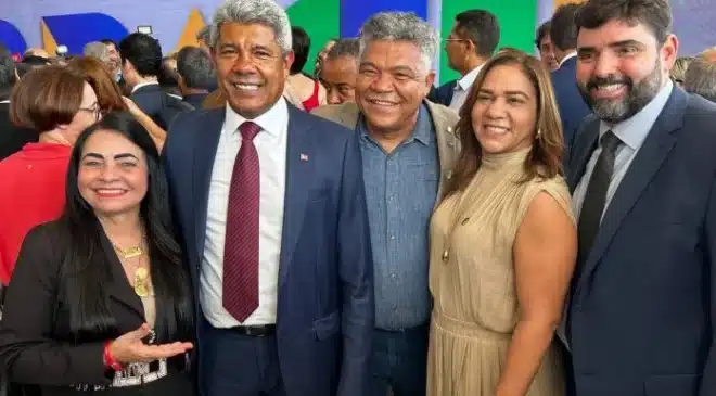 Governador da Bahia defende mais recursos para a saúde em posse de ministros, em Brasília