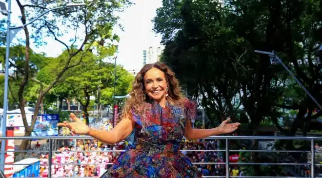 Rainha do Axé celebra 40 anos de história e exalta o folião pipoca