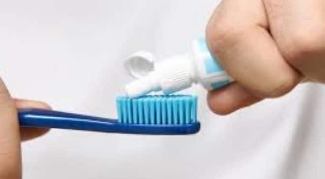 Anvisa suspende creme dental da Colgate após relatos de reações
