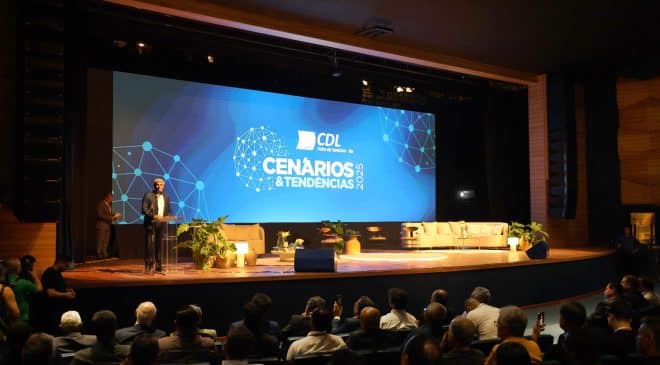 Governador Jerônimo Rodrigues participa do encerramento de congresso para varejistas