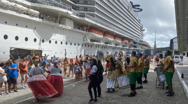 Cruzeiros trazem milhares de turistas para a Bahia