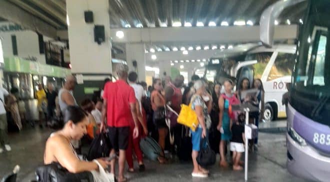 Rodoviária de Salvador fica lotada nesta Sexta-feira Santa