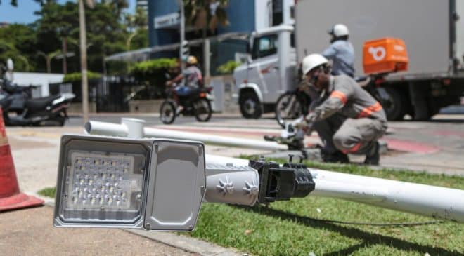 Salvador reforça sistemas antivandalismo na iluminação pública