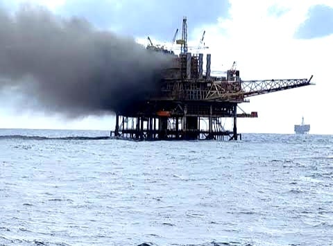Explosão e incêndio na plataforma da Petrobras na Bacia de Campos tem saldo de 14 feridos