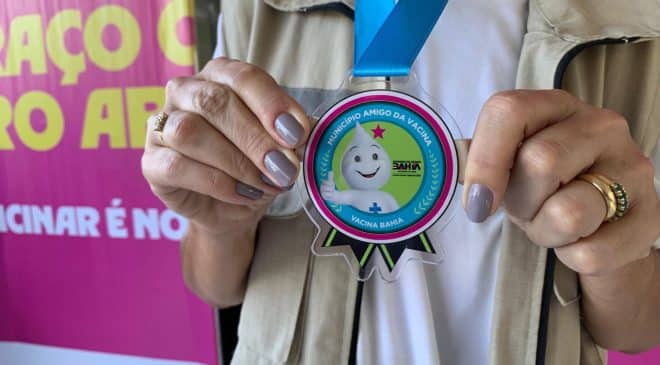 Salvador recebe medalha de “município amigo da vacina” durante Dia D contra a gripe