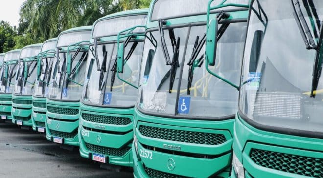 Vários onibus vão reforçar o transporte público em Slavador