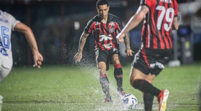 Vitória empata com Cruzeiro no Barradão em jogo marcado pela lesão grave de Jemerson