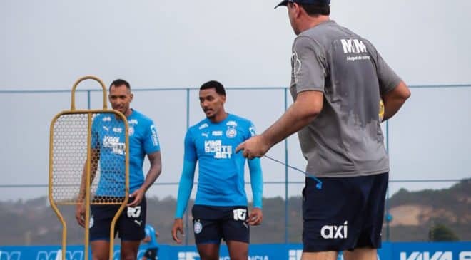 Bahia retoma treinos  com avaliações e trabalho no campo