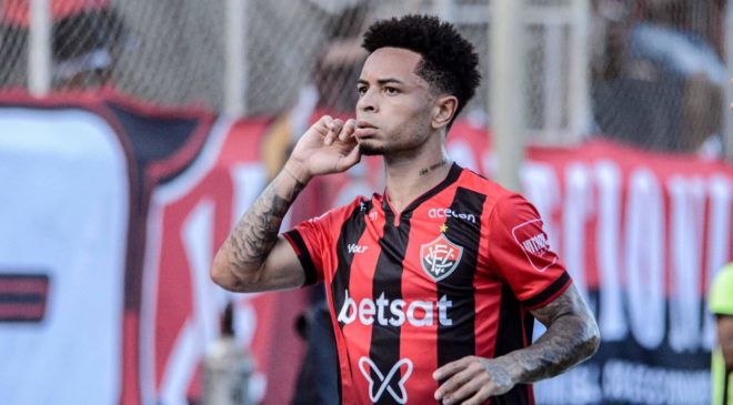 Matheusinho renova contrato com o Vitória até o fim de 2029