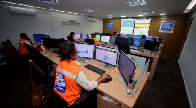 Defesa Civil de Salvador reforça equipes e mantém plantão 24h, neste período de chuva