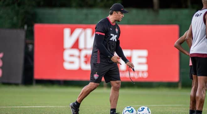 Vitória continua treinando para melhorar a parte técnica e física da equipe